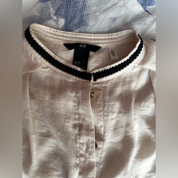 H&M Cream Satin-Look Button-Up Blouse w Black Collar  4 – Elegant Long Sleeve - Picture 4 of 11